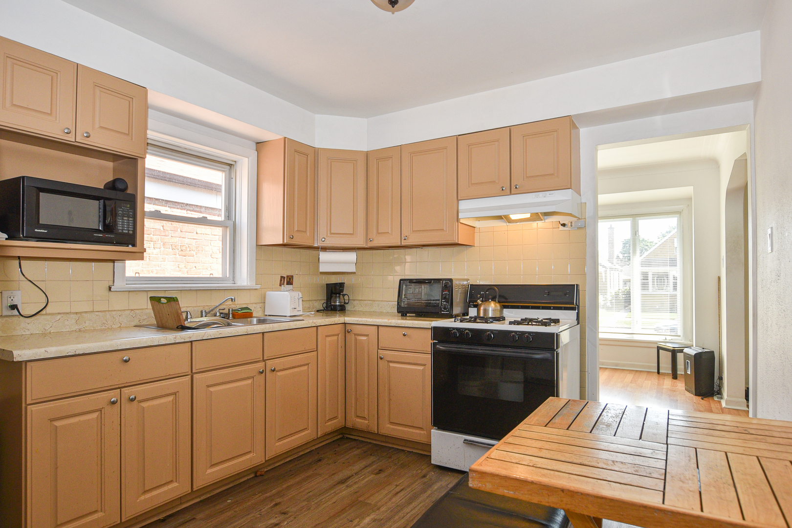 5036 S Leclaire Avenue