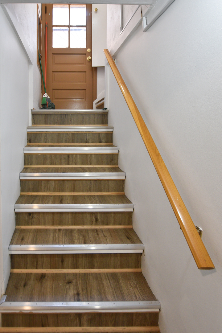 5036 S Leclaire Avenue