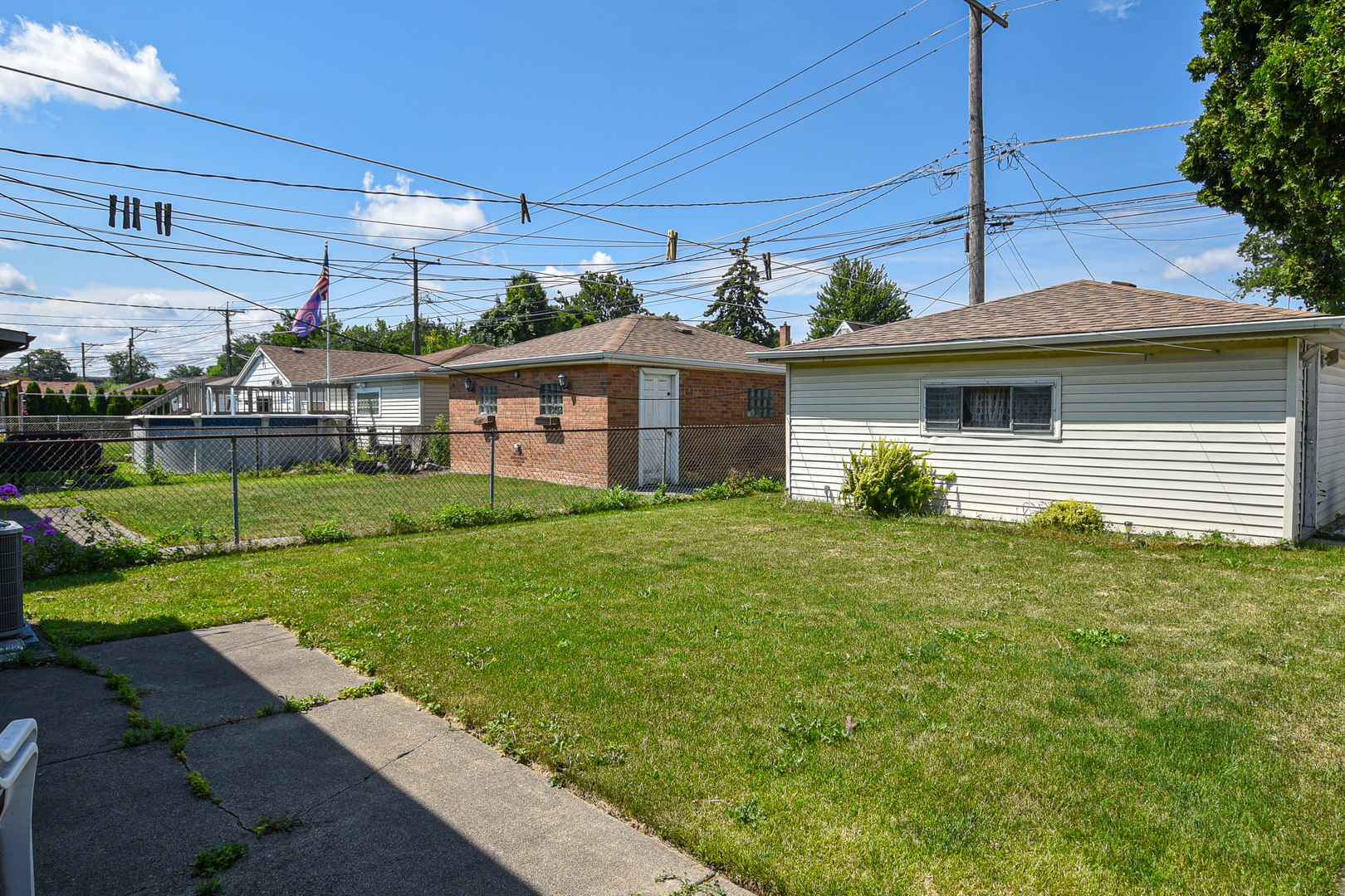 5036 S Leclaire Avenue