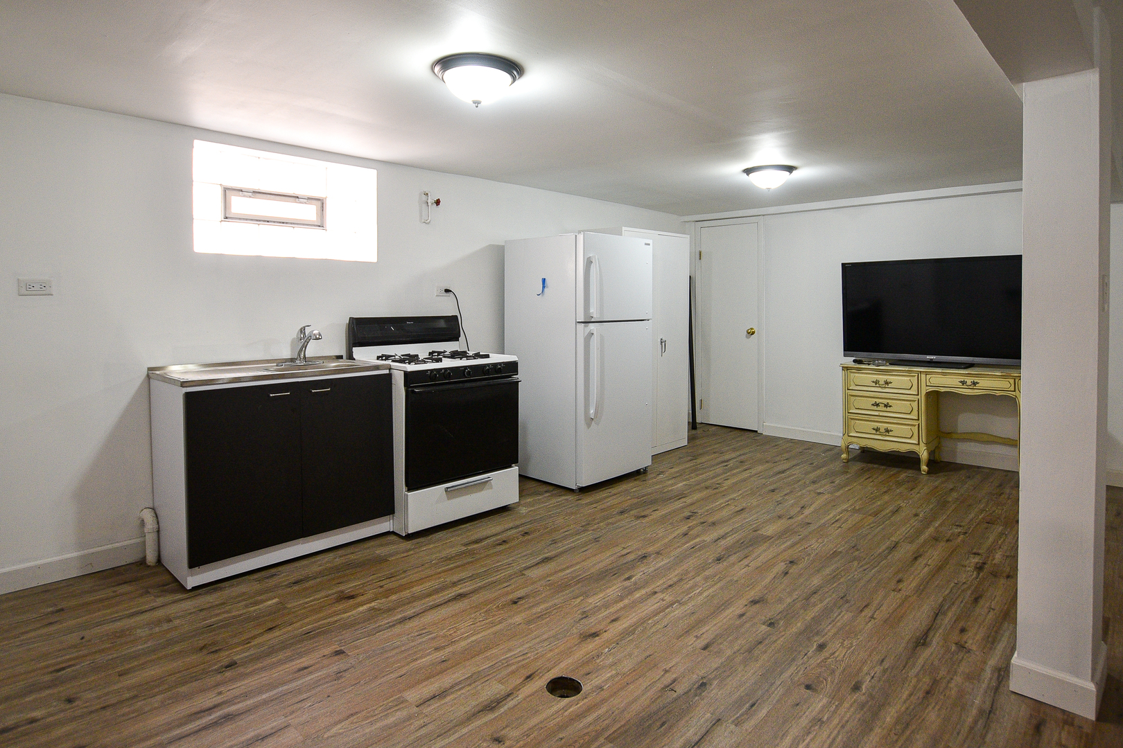 5036 S Leclaire Avenue