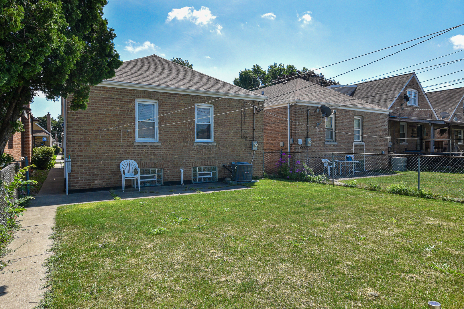 5036 S Leclaire Avenue