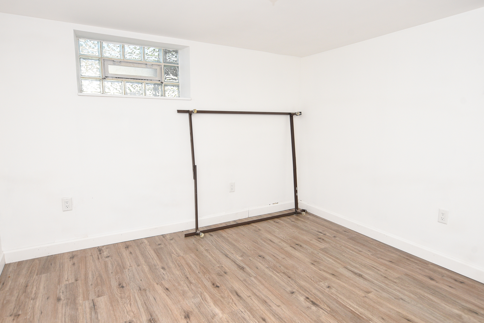 5036 S Leclaire Avenue