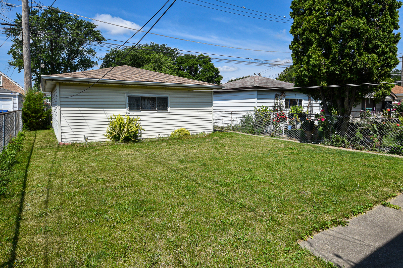 5036 S Leclaire Avenue