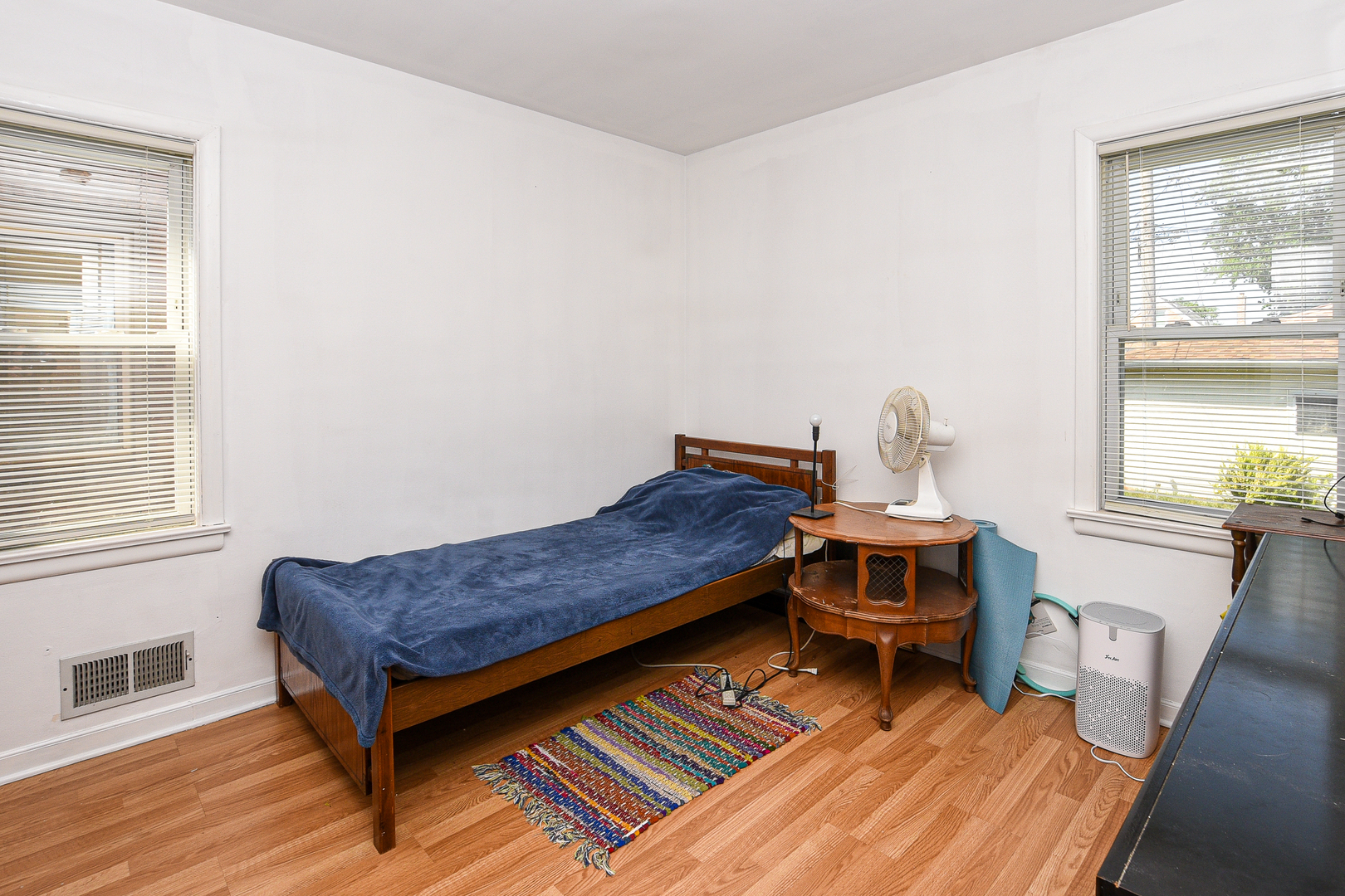 5036 S Leclaire Avenue