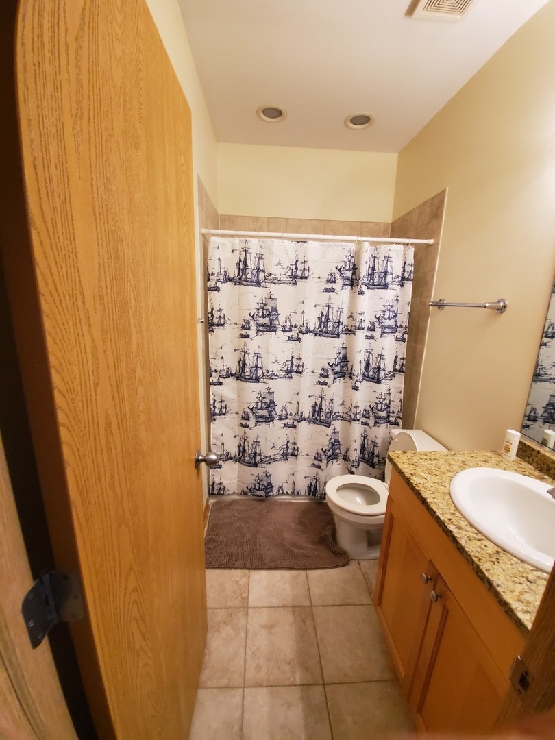 2226 W Monroe Street Unit: 3