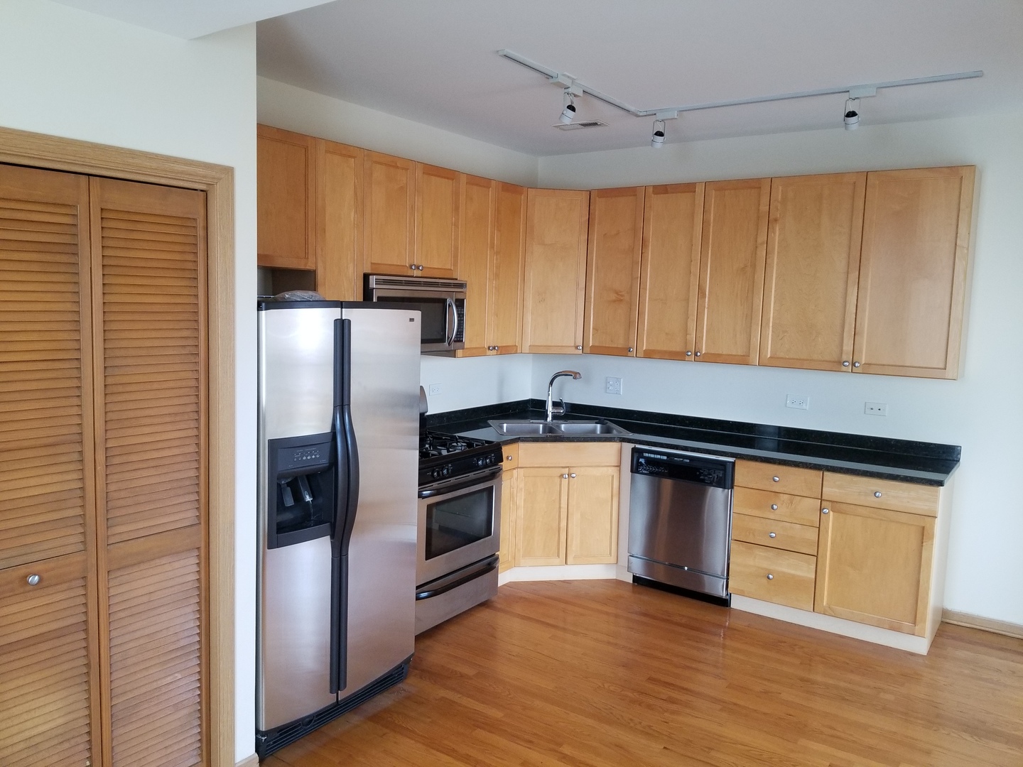 2226 W Monroe Street Unit: 3