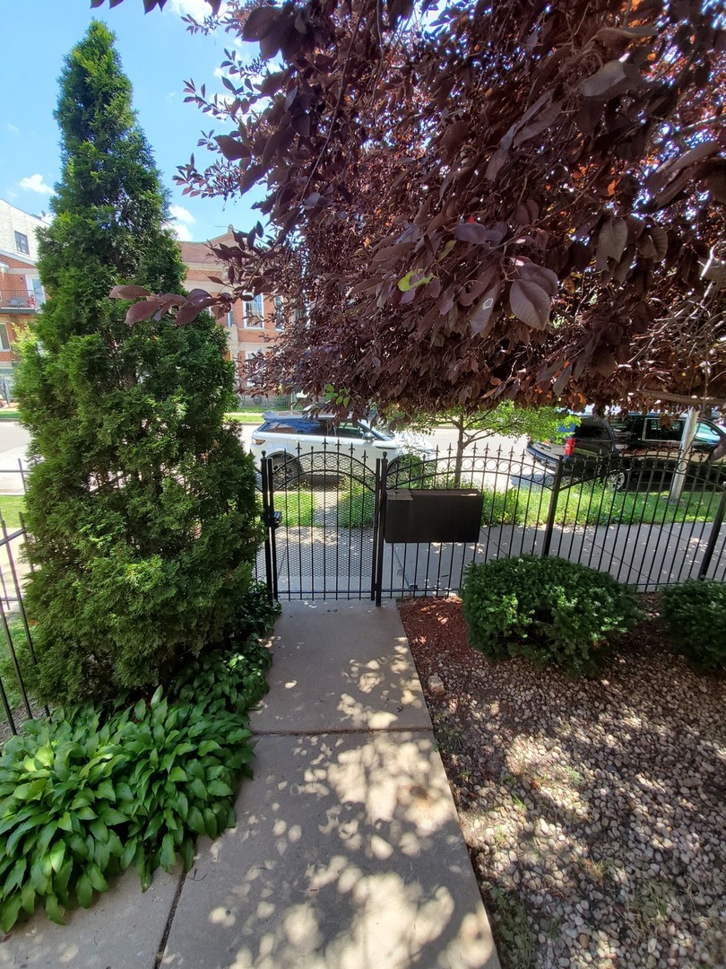 2226 W Monroe Street Unit: 3