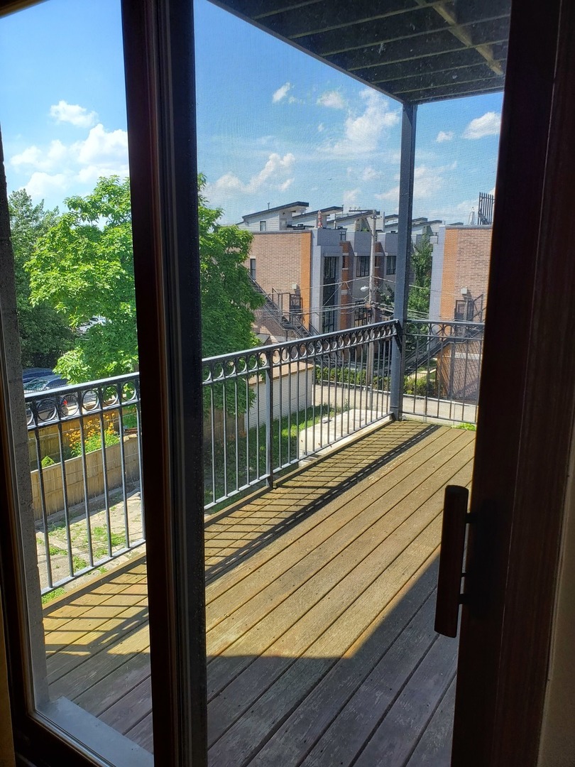 2226 W Monroe Street Unit: 3