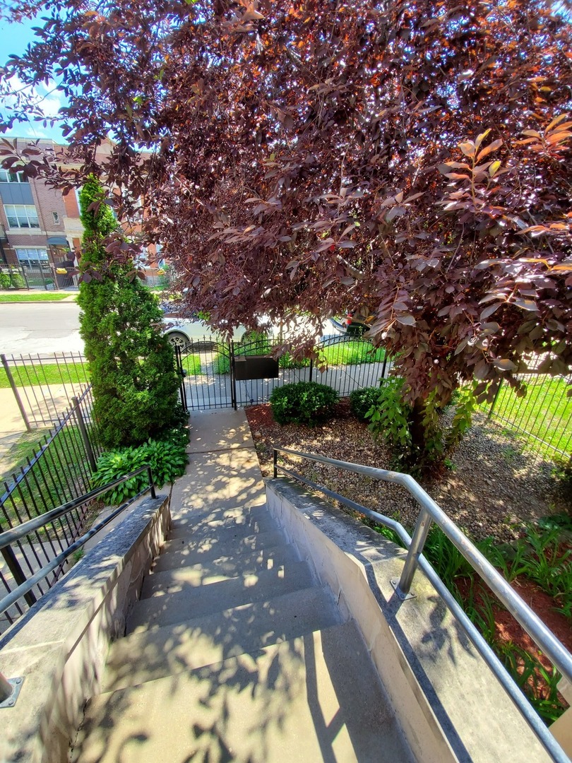 2226 W Monroe Street Unit: 3