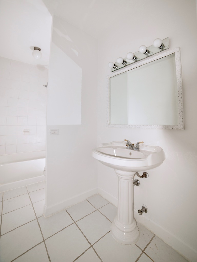 535 N Michigan Avenue Unit: 1906