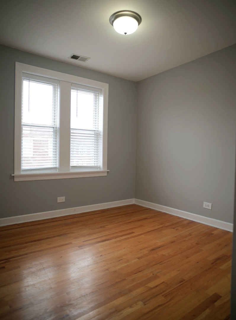 3045 N Laramie Avenue Unit: 2