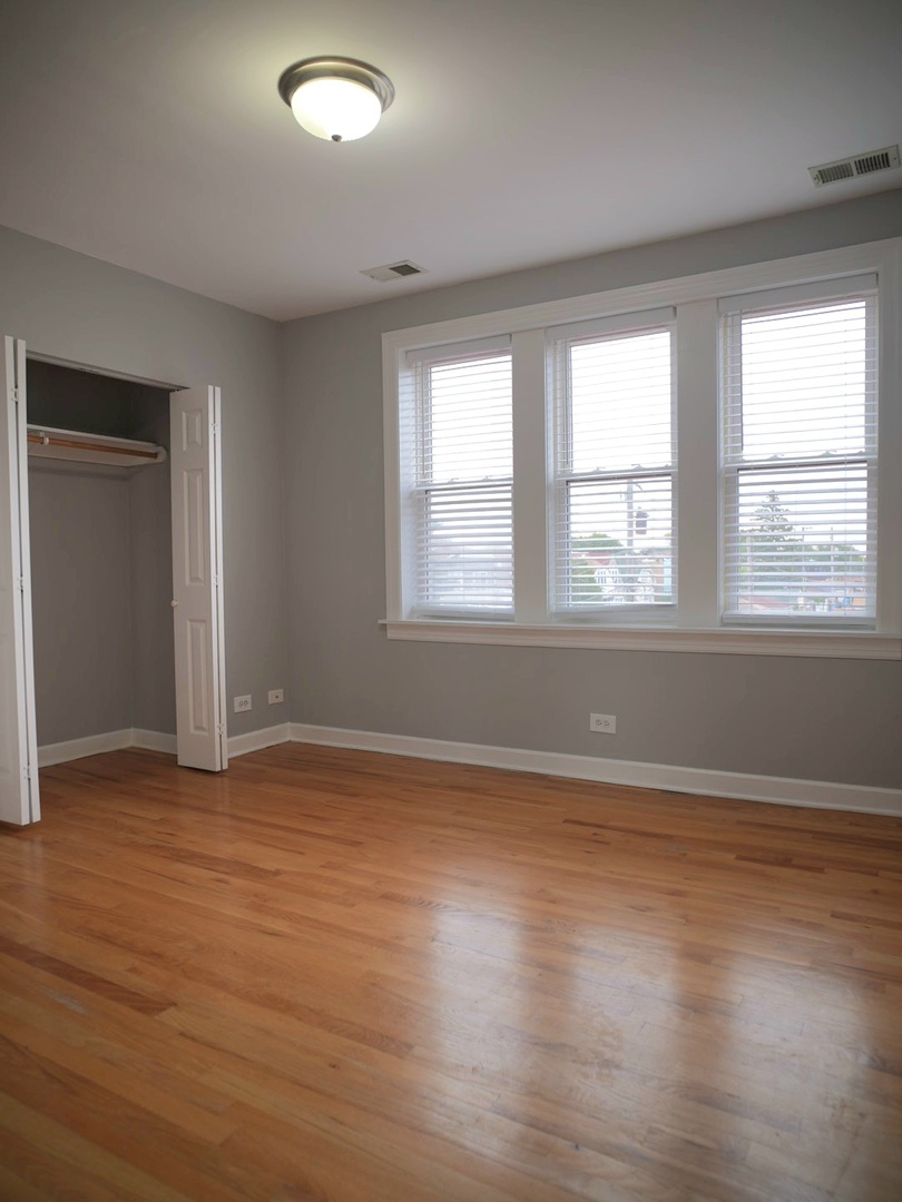 3045 N Laramie Avenue Unit: 2