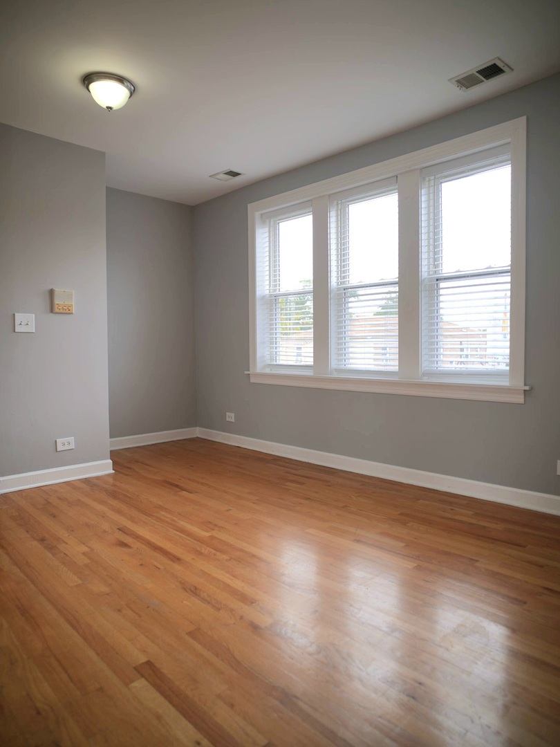 3045 N Laramie Avenue Unit: 2