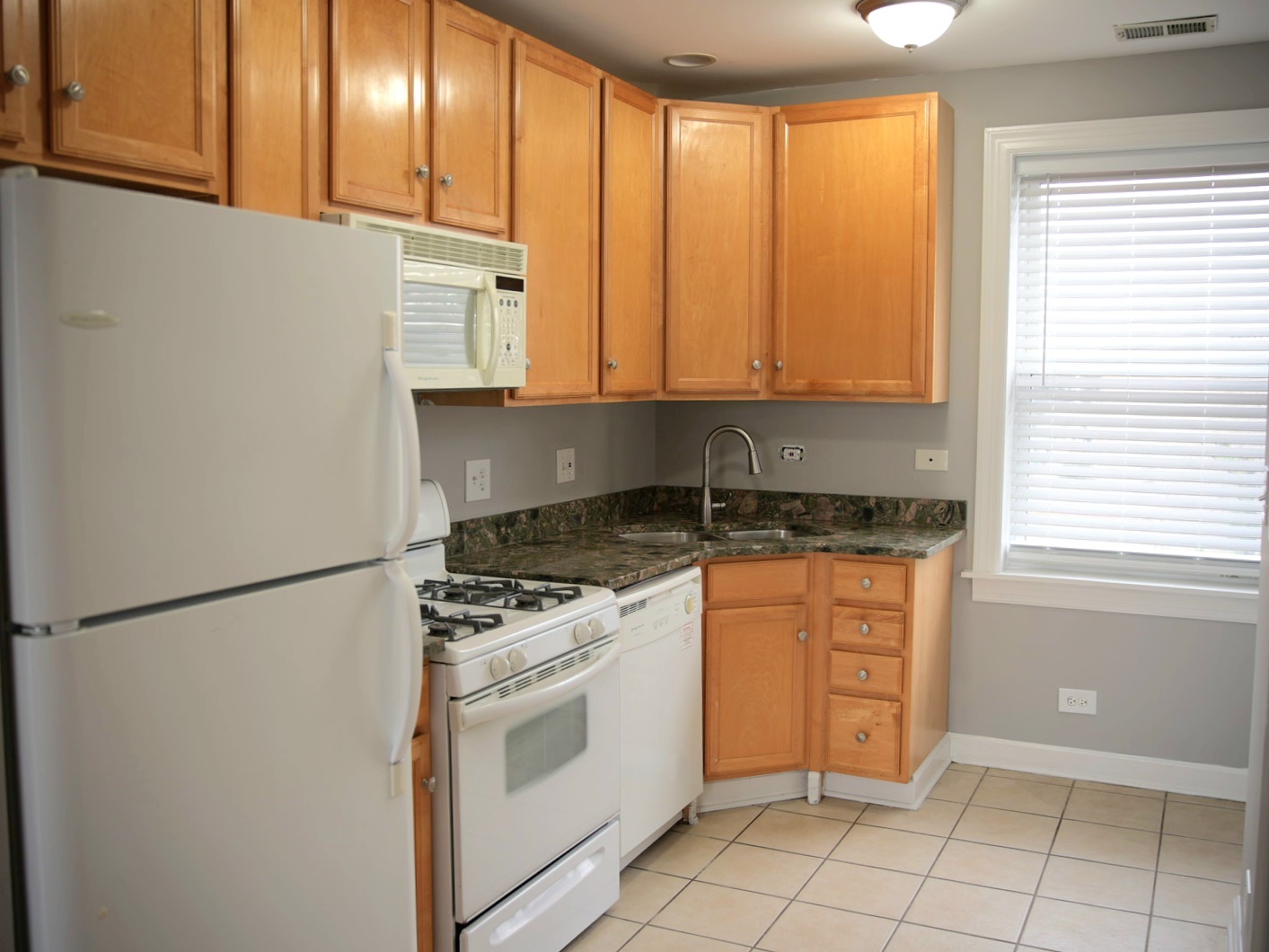 3045 N Laramie Avenue Unit: 2