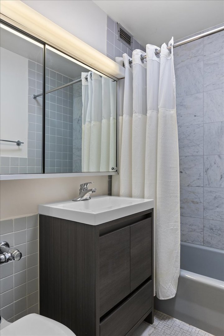 340 W Diversey Parkway Unit: 1616