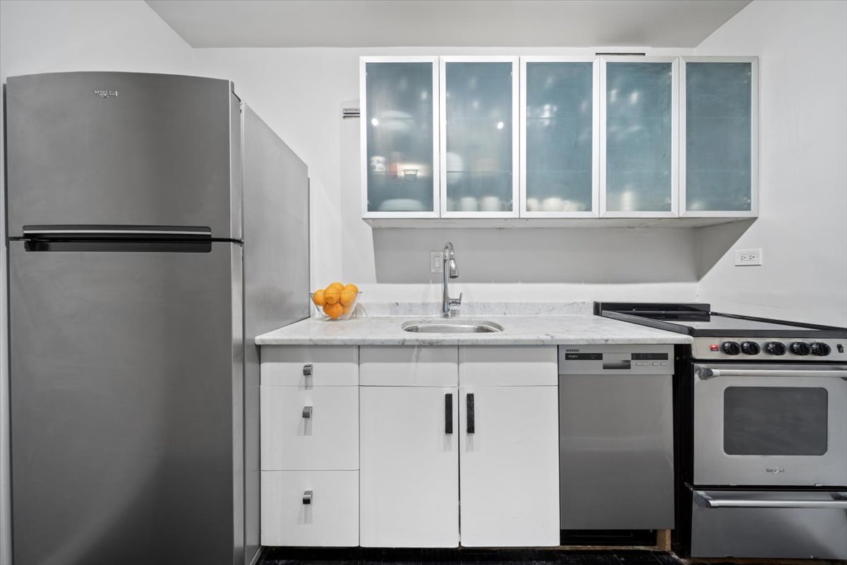 340 W Diversey Parkway Unit: 1616