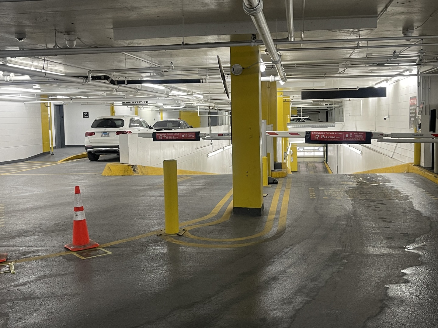 111 E Chestnut Street Unit: 1A-10