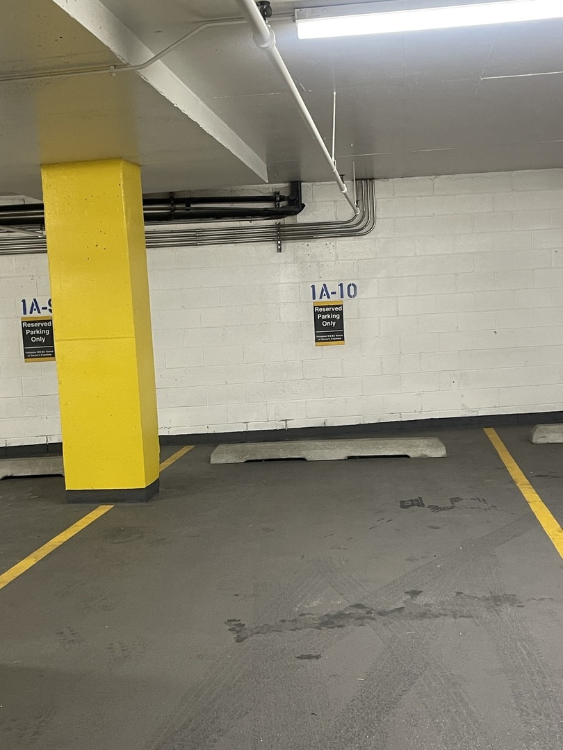 111 E Chestnut Street Unit: 1A-10