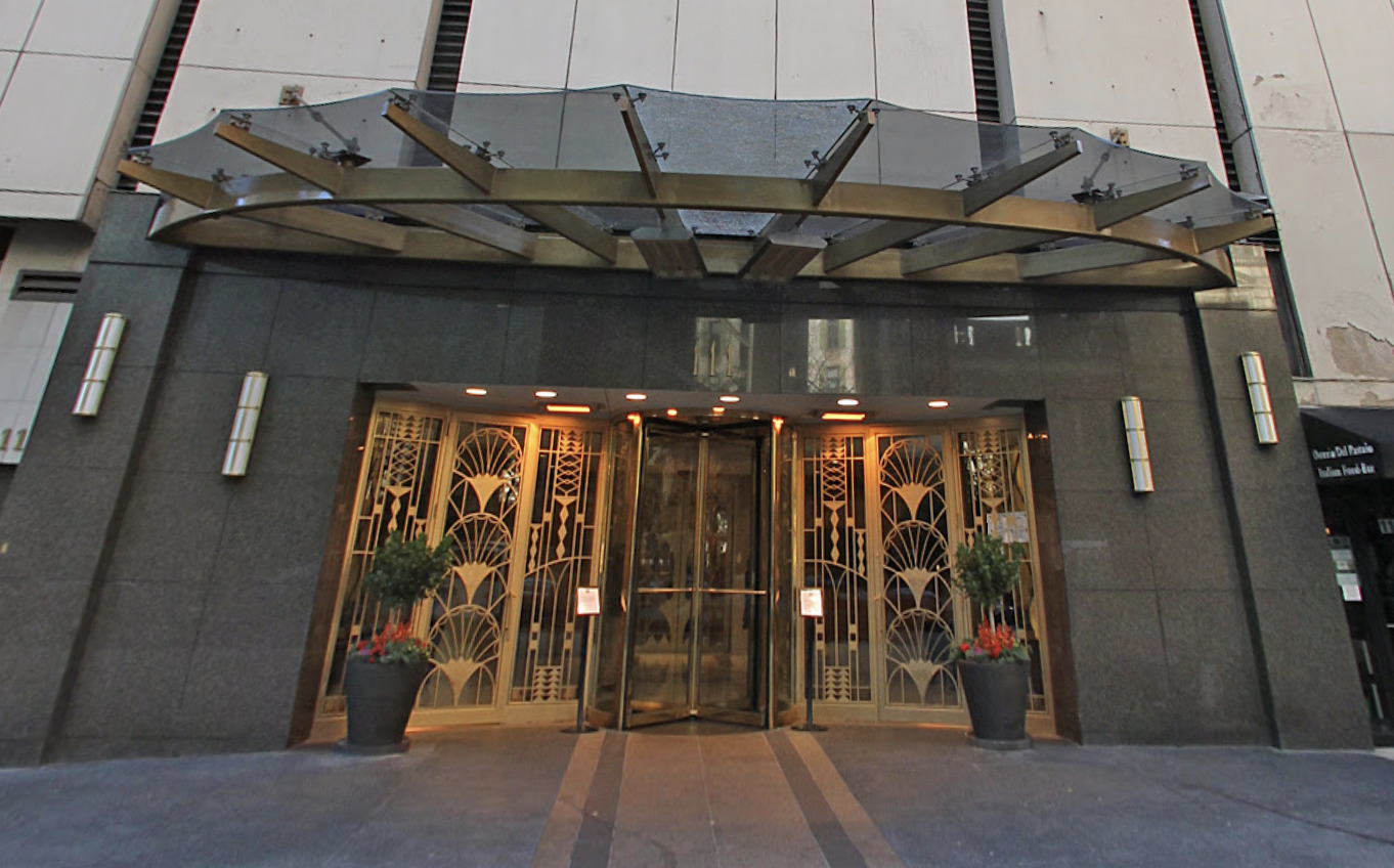 111 E Chestnut Street Unit: 1A-10