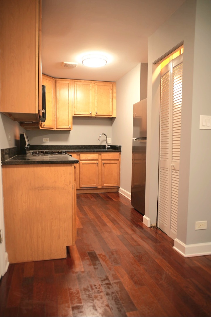 1937 W Pratt Boulevard Unit: 2N