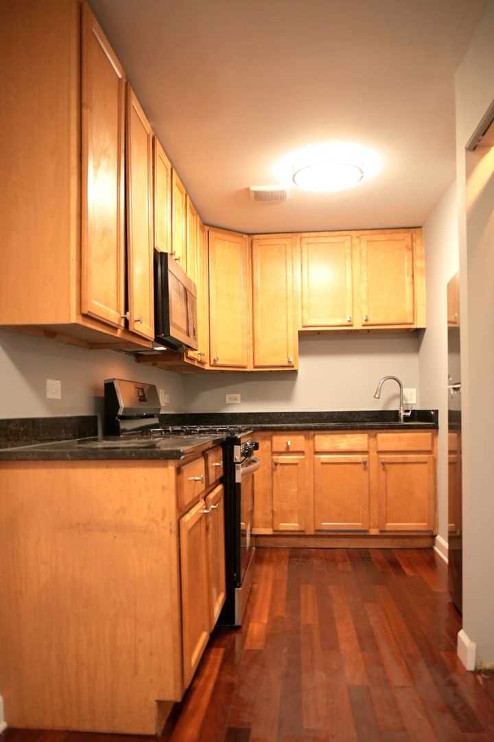 1937 W Pratt Boulevard Unit: 2N