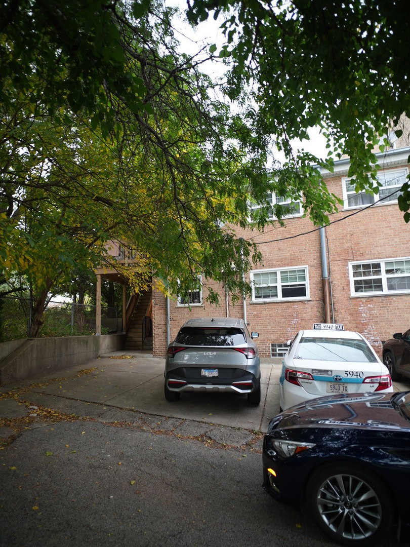 1937 W Pratt Boulevard Unit: 2N