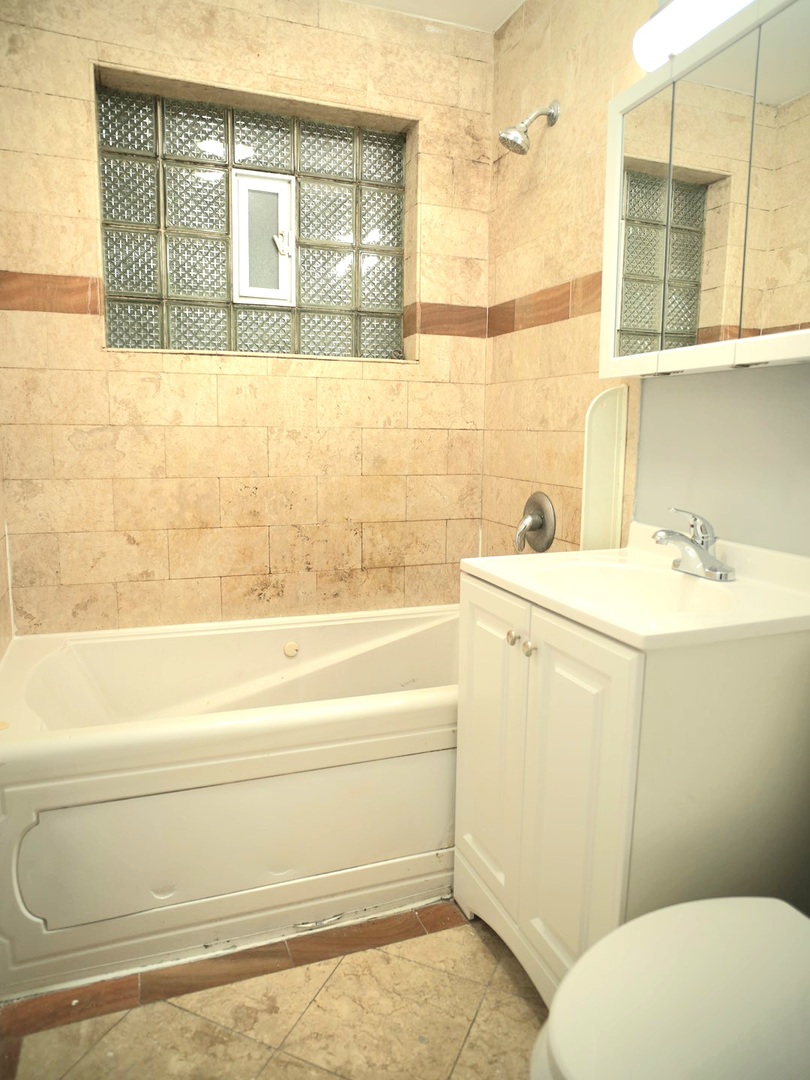 1937 W Pratt Boulevard Unit: 2N