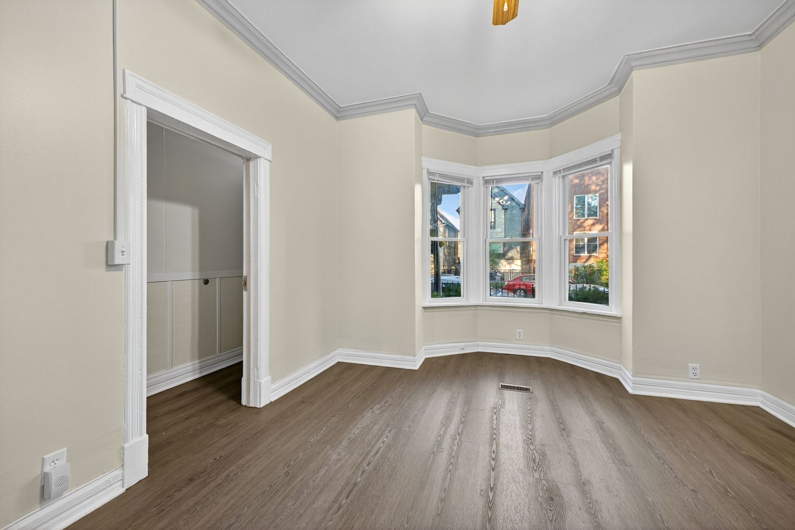 1922 N Whipple Street Unit: 1