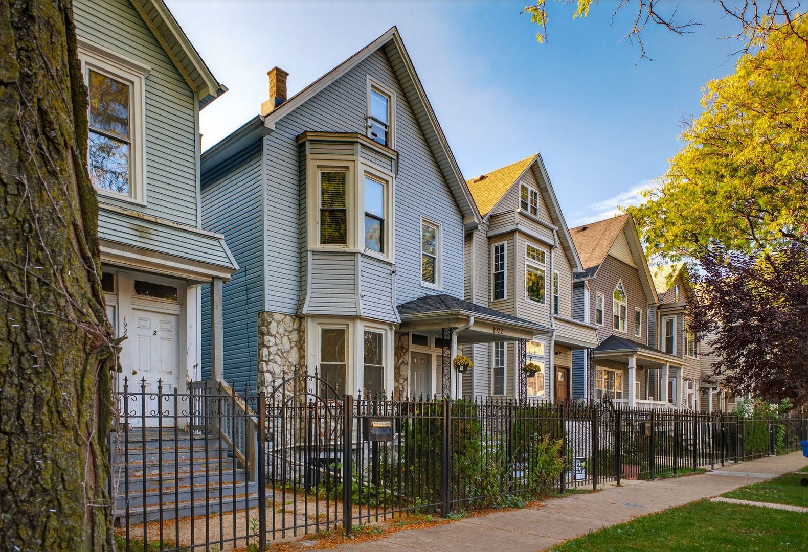 1922 N Whipple Street Unit: 1