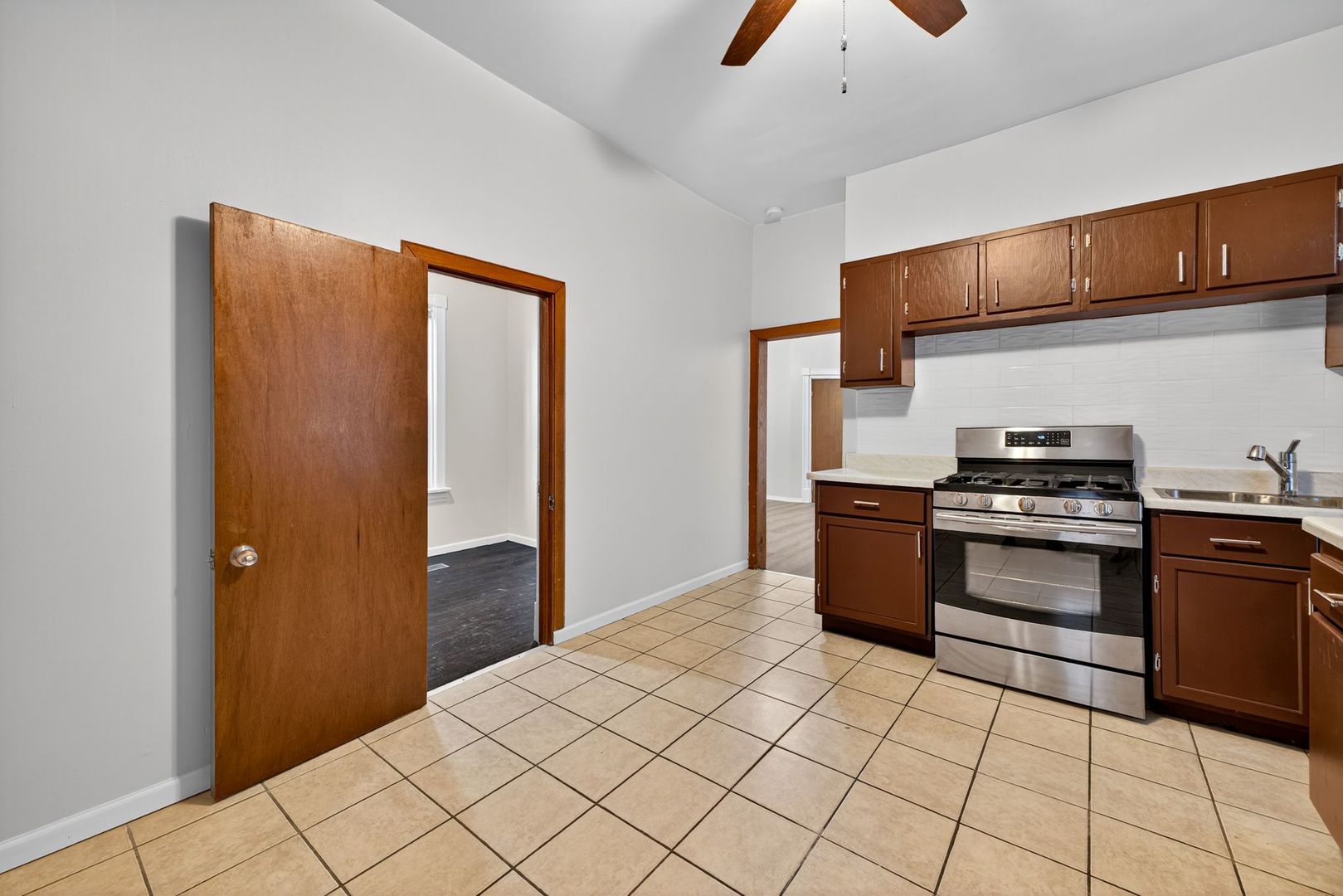 1922 N Whipple Street Unit: 1