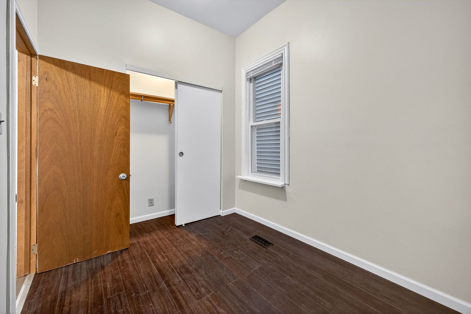 1922 N Whipple Street Unit: 1