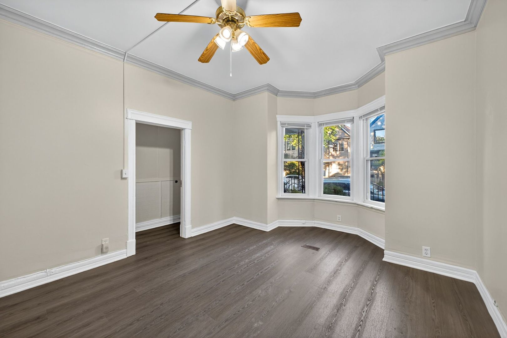 1922 N Whipple Street Unit: 1