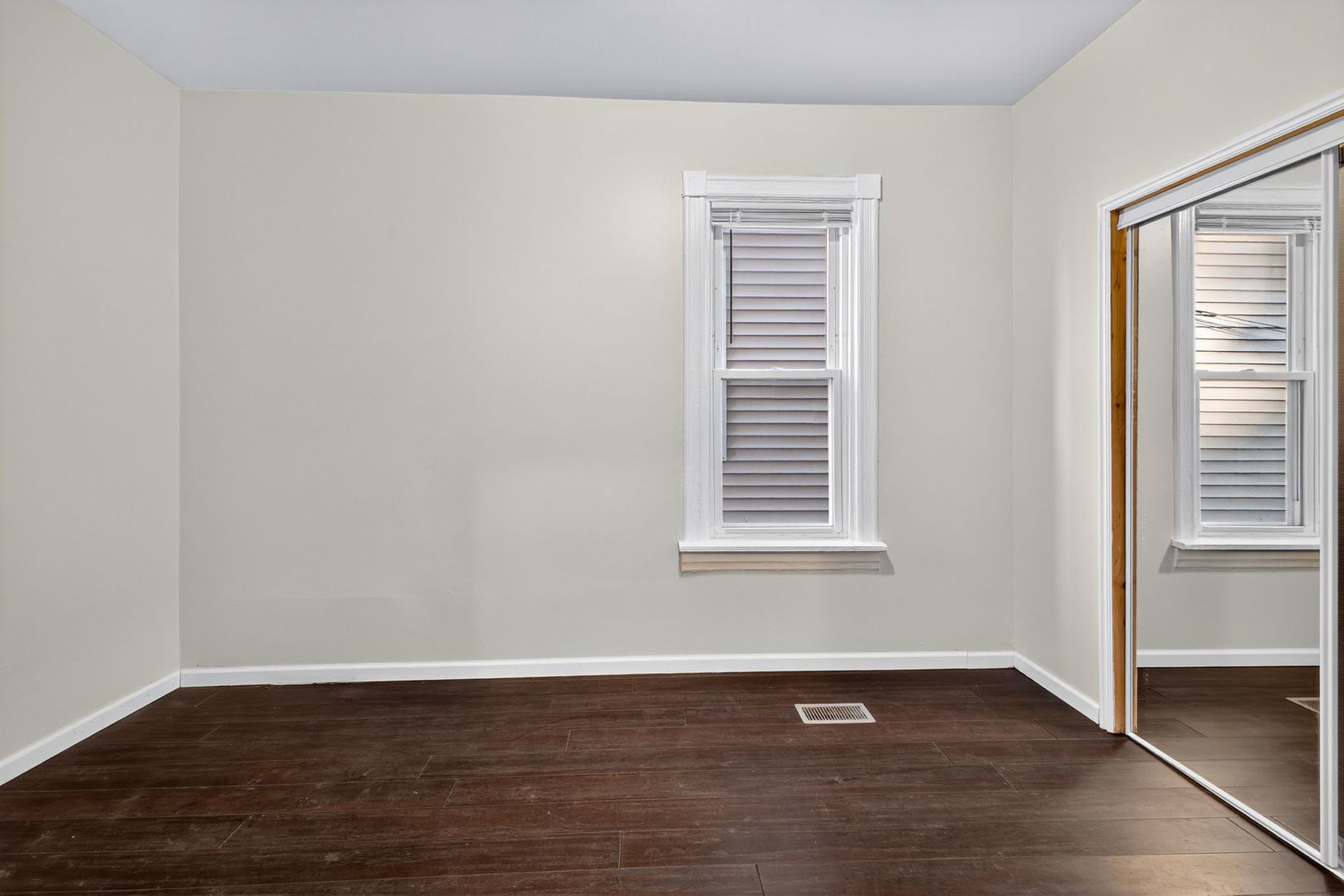 1922 N Whipple Street Unit: 1