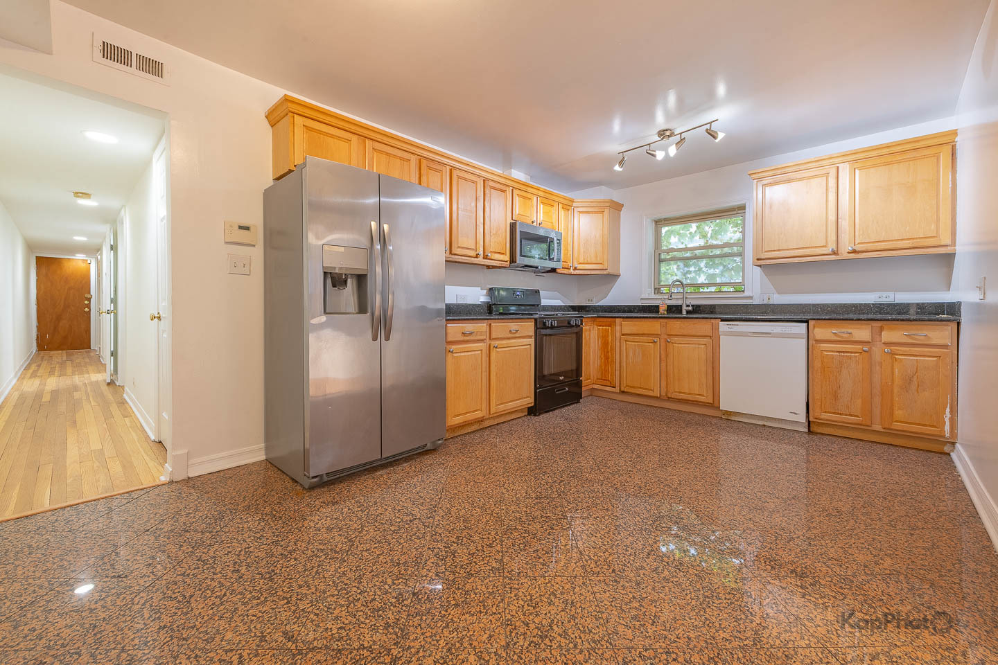 2041 W Jarvis Avenue Unit: 2E