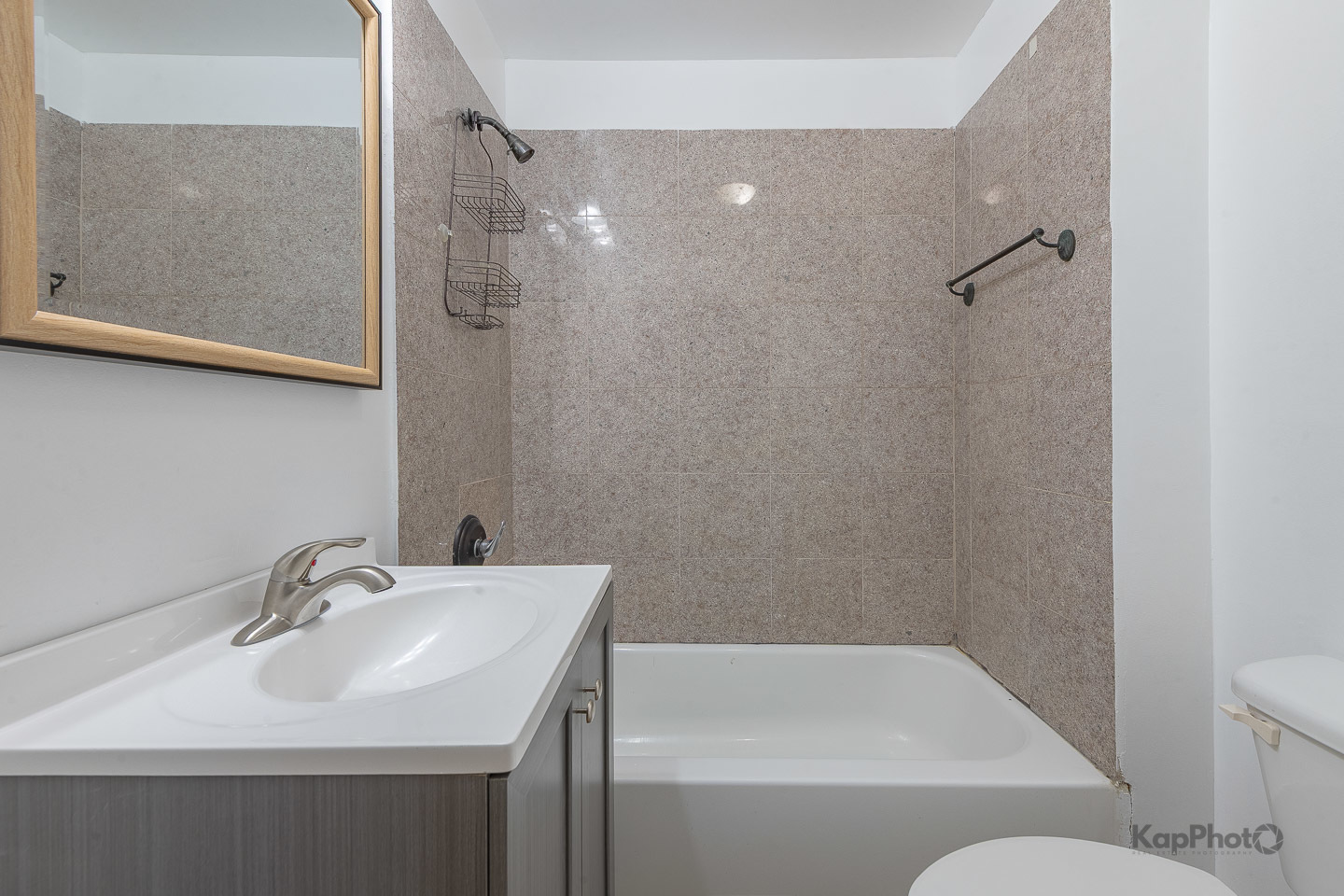 2041 W Jarvis Avenue Unit: 2E