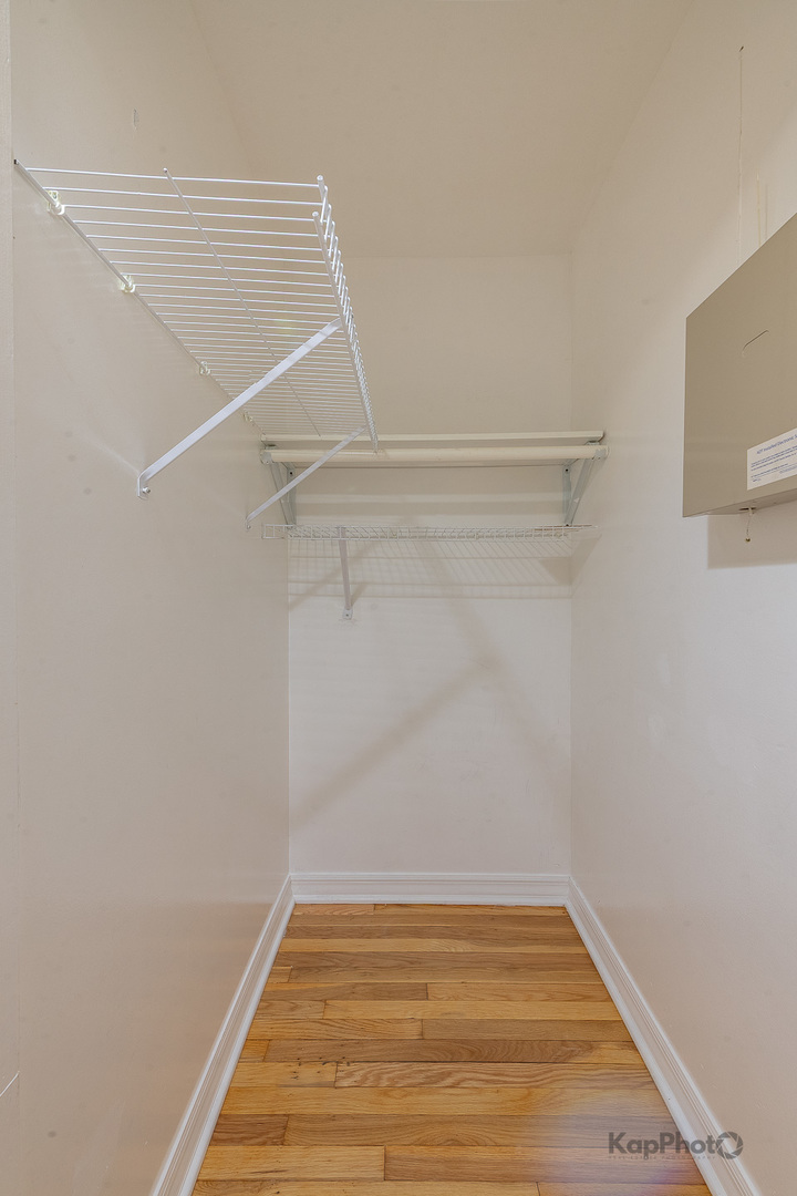 2041 W Jarvis Avenue Unit: 2E