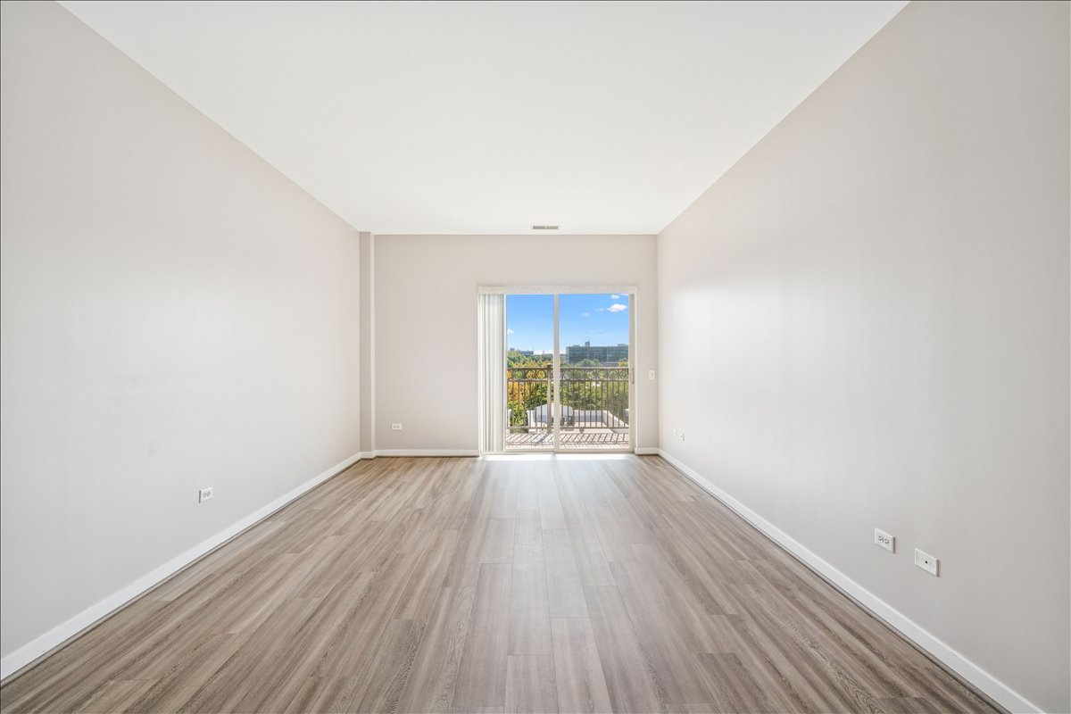 1155 W Roosevelt Road Unit: 503