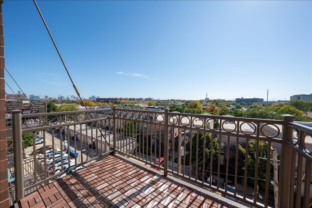 1155 W Roosevelt Road Unit: 503