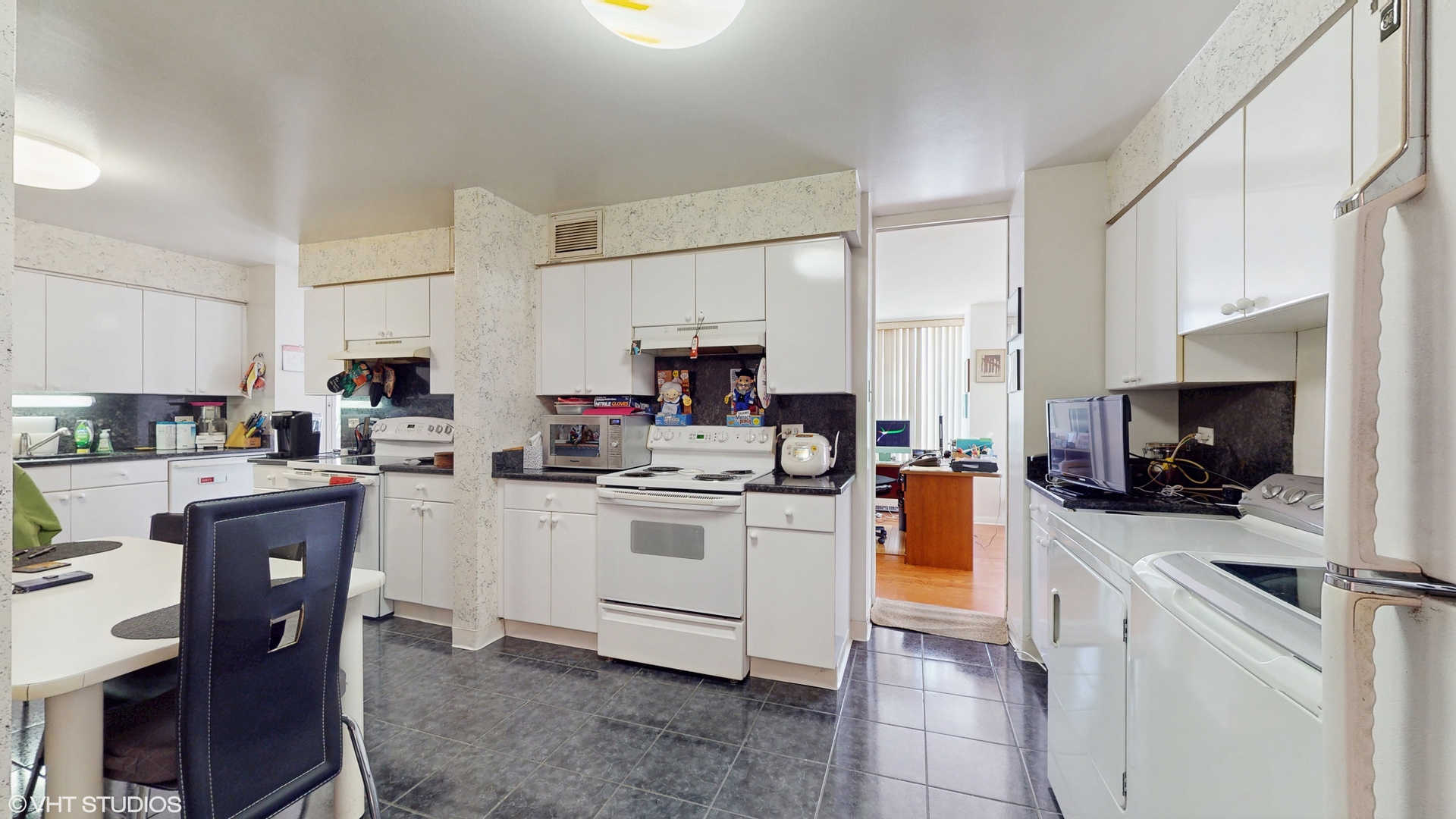 601 E 32nd Street Unit: 211