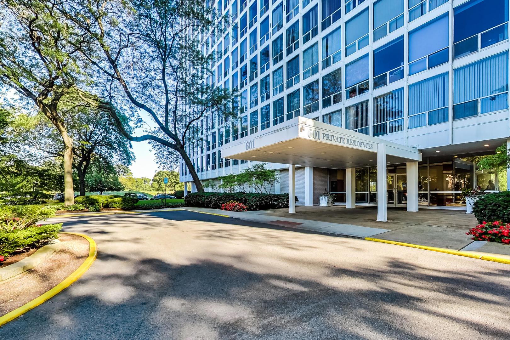 601 E 32nd Street Unit: 211