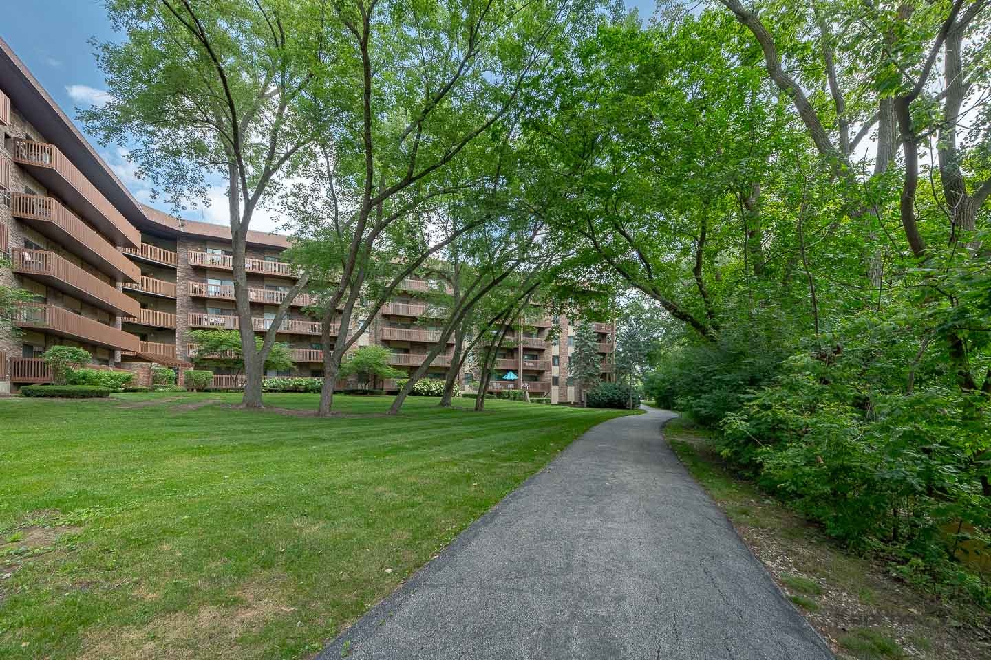 120 Lakeview Drive Unit: 318