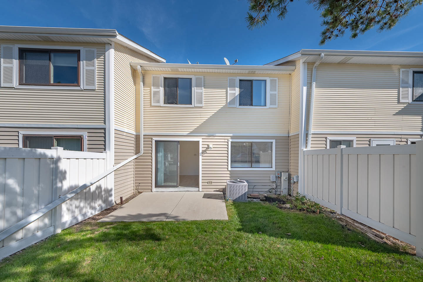 110 N Waterford Drive Unit: 21