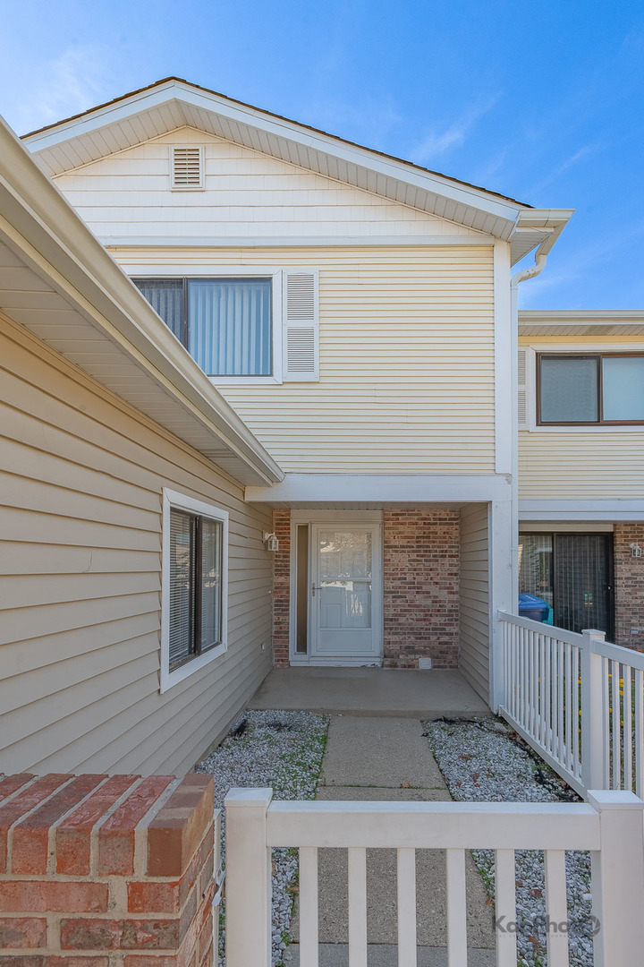 110 N Waterford Drive Unit: 21