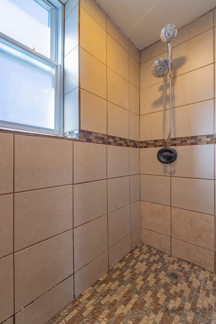 2504 S Blue Island Avenue Unit: 1R