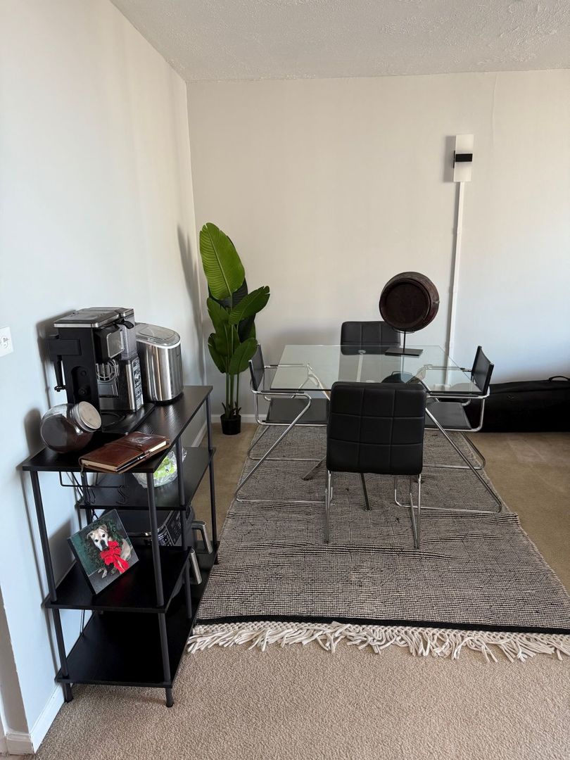 720 W Gordon Terrace Unit: 17J