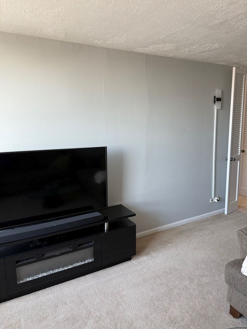 720 W Gordon Terrace Unit: 17J