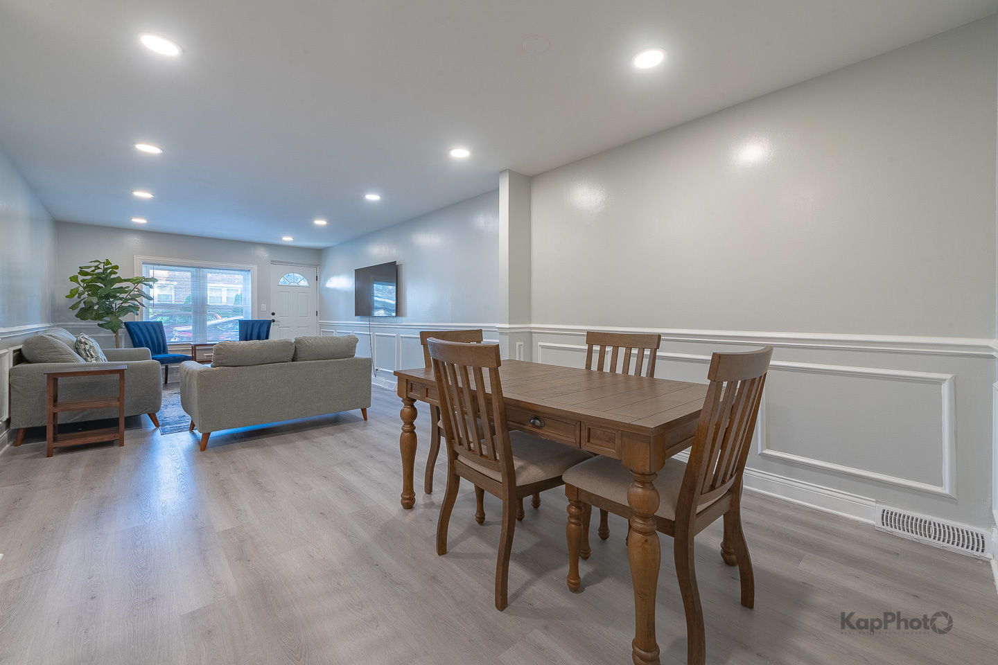 6259 W Peterson Avenue