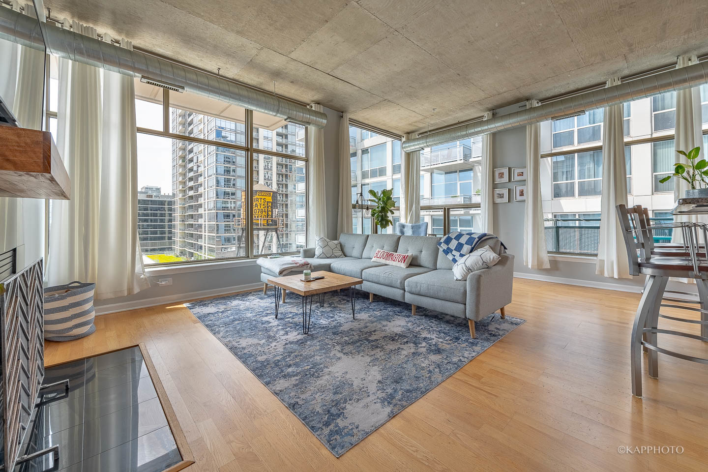 125 E 13TH Street Unit: 1113