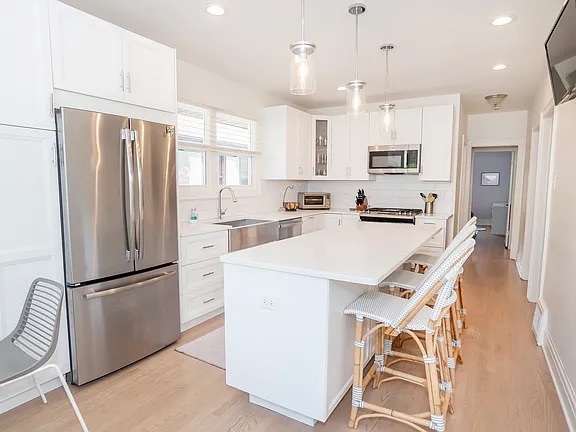 22 N Madison Avenue Unit: 2