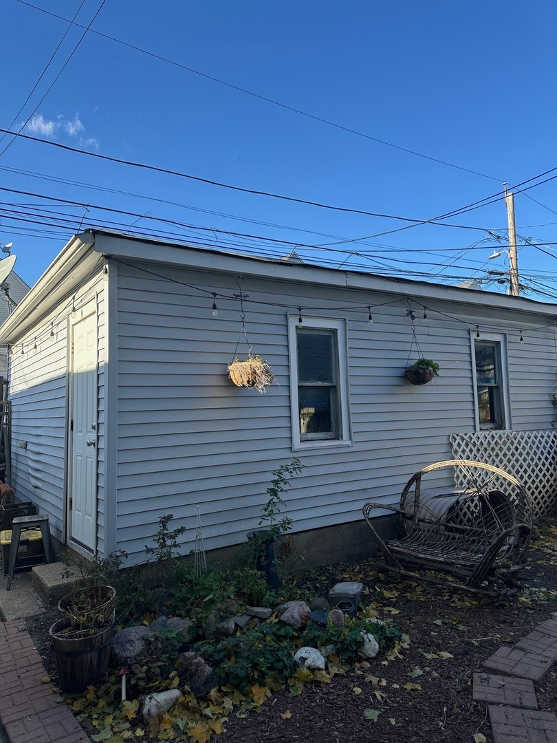 2946 N Lawndale Avenue